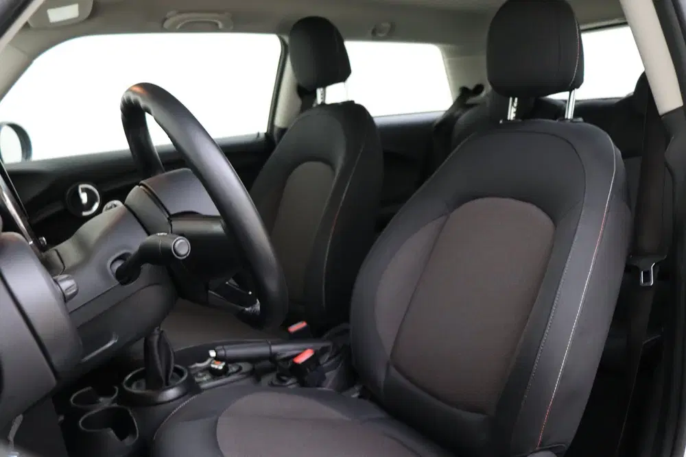 Mini Hatchback One First uit 2021, foto 9