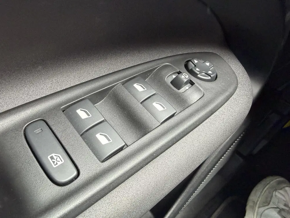 Alfa Romeo Junior 1.2 Turbo Hybrid Ibrida Speciale uit 2025, foto 10