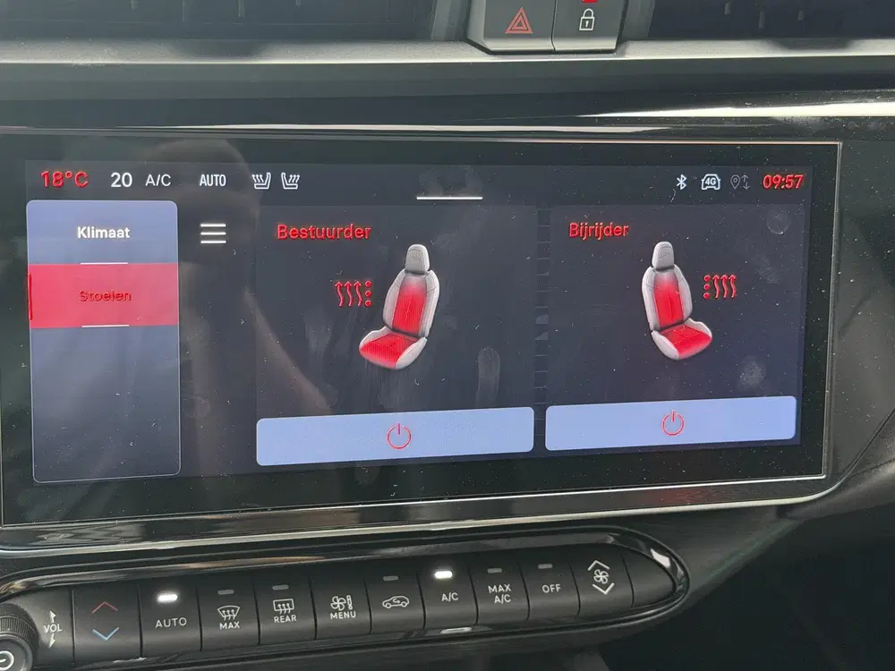 Alfa Romeo Junior 1.2 Turbo Hybrid Ibrida Speciale uit 2025, foto 15
