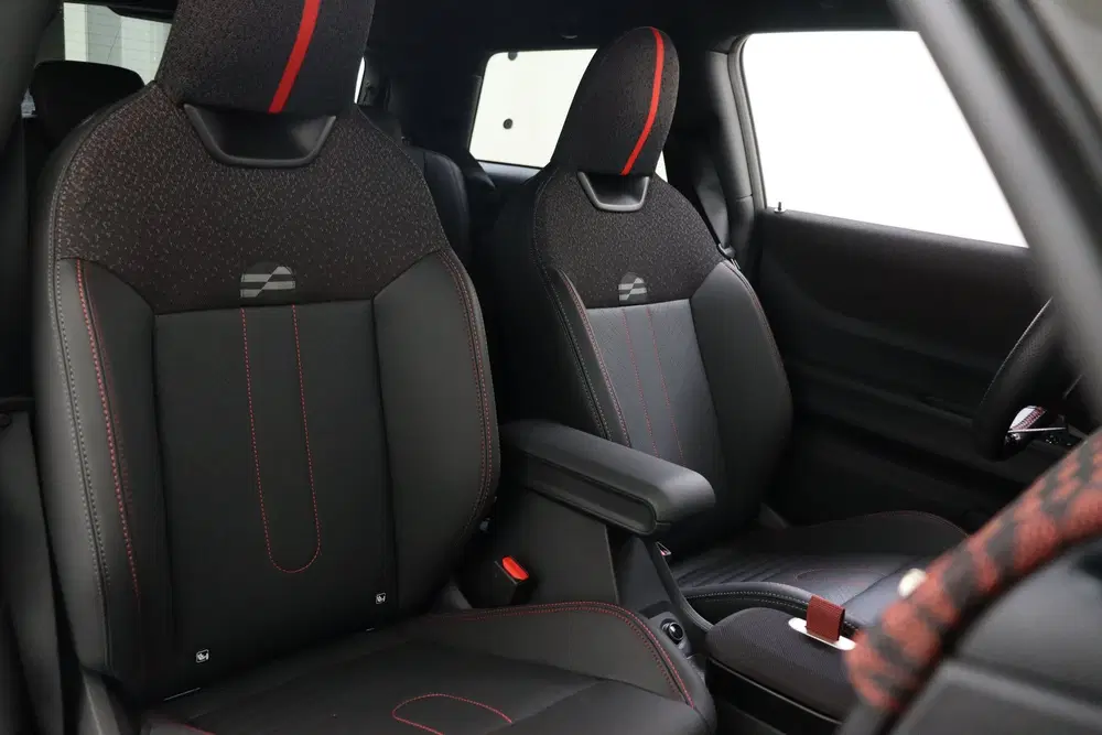 Mini John Cooper Works John Cooper Works Automaat uit 2025, foto 12