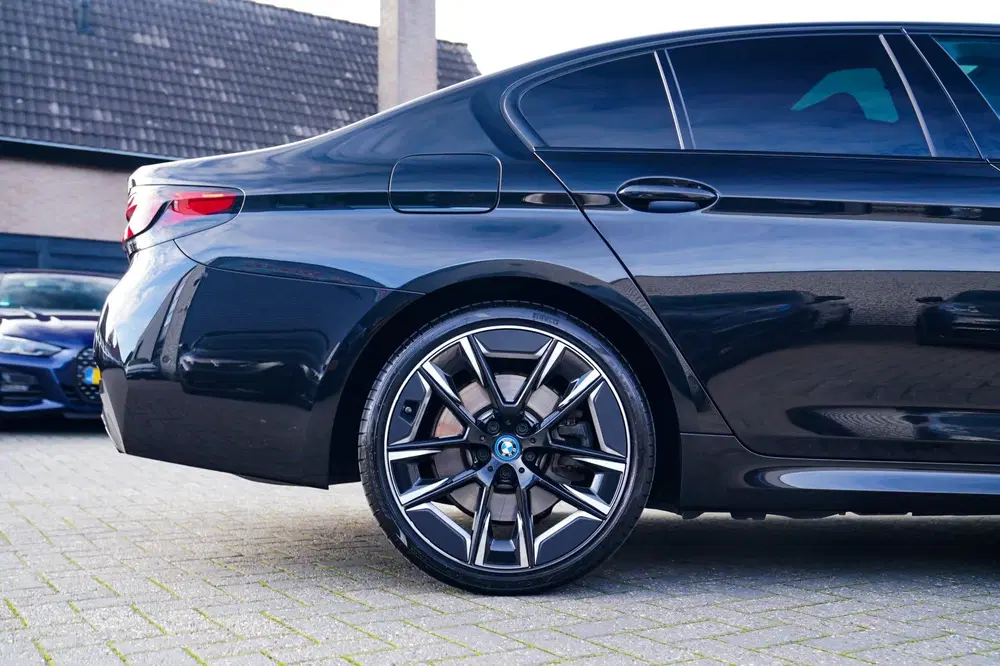 BMW 5-serie 545e xDrive High Executive uit 2021, foto 14