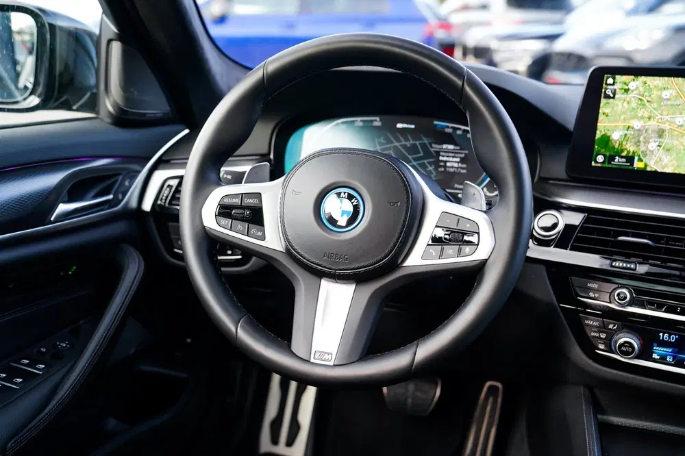 BMW 5-serie 545e xDrive High Executive uit 2021, foto 4