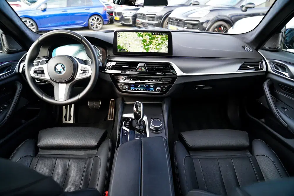 BMW 5-serie 545e xDrive High Executive uit 2021, foto 6