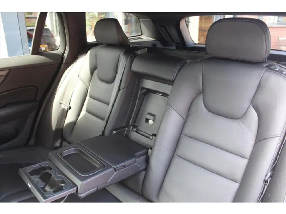 Volvo V60 T4 *Momentum Pro* uit 2019, foto 13