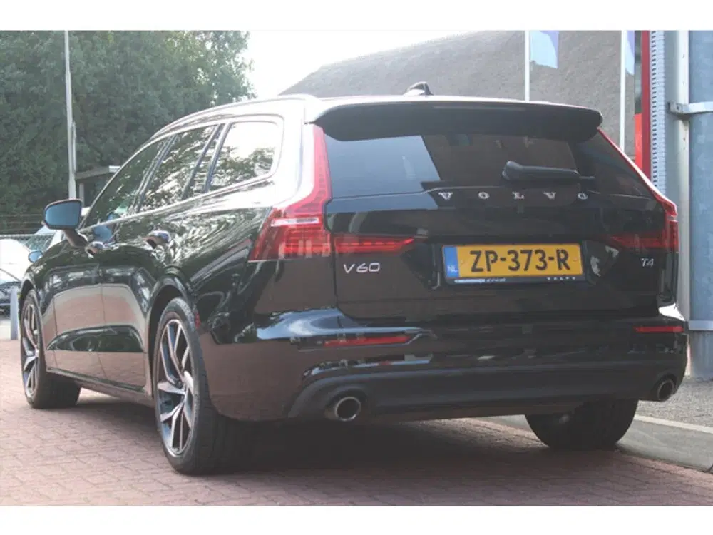 Volvo V60 T4 *Momentum Pro* uit 2019, foto 3