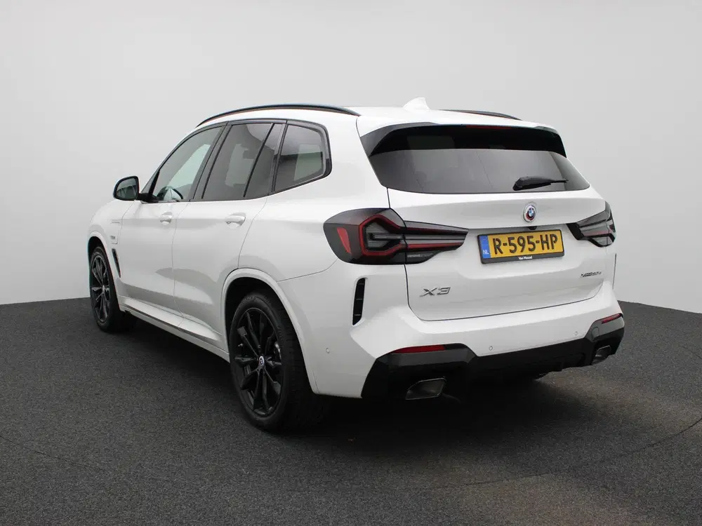 BMW X3 xDrive30e Business Edition Plus uit 2022, foto 2