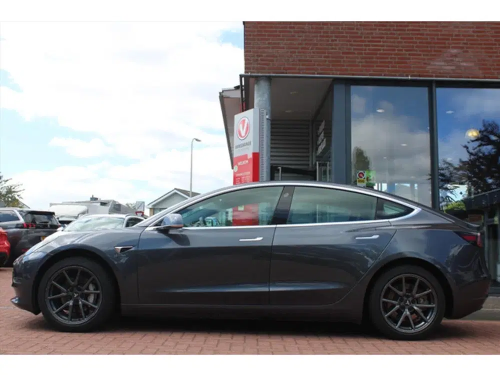 Tesla Model 3 Standard Plus RWD uit 2019, foto 2