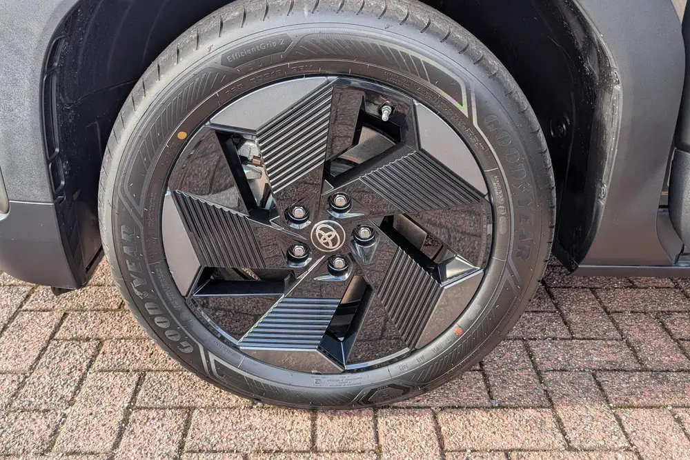 Toyota Urban Cruiser Dynamic 61 kWh uit 2026, foto 6