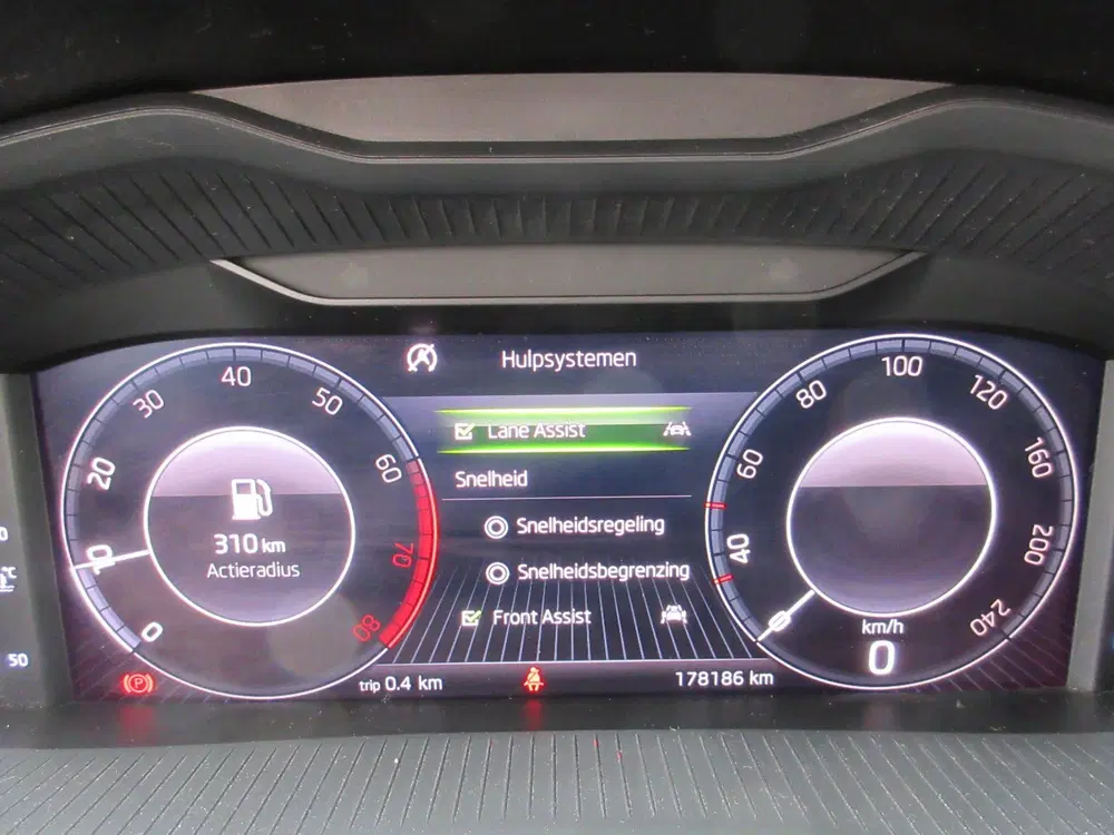 Skoda Scala 1.0 TSI Ambition navi android lane assist uit 2019, foto 10
