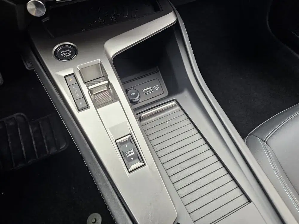 Peugeot 408 1.6 HYbrid Allure uit 2024, foto 9