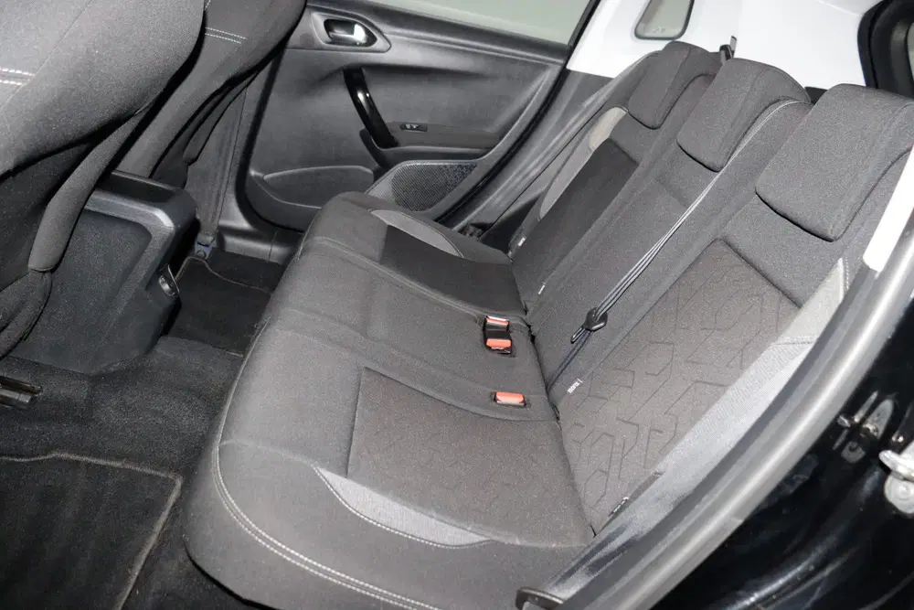 Peugeot 2008 1.2T PACK Active STOELVERW uit 2019, foto 11