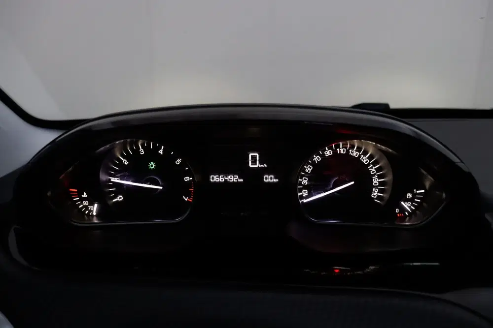 Peugeot 2008 1.2T PACK Active STOELVERW uit 2019, foto 13