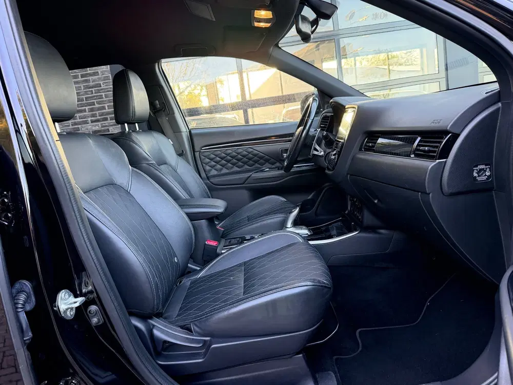 Mitsubishi Outlander 2.4 PHEV S-Edition uit 2019, foto 15