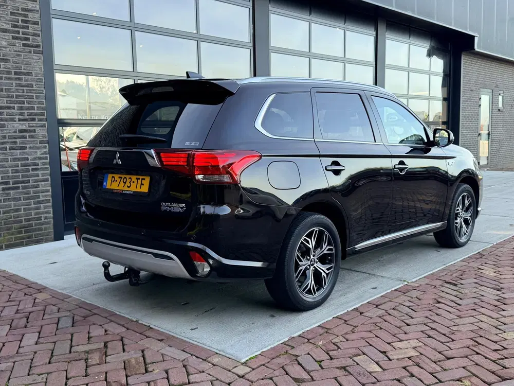 Mitsubishi Outlander 2.4 PHEV S-Edition uit 2019, foto 2