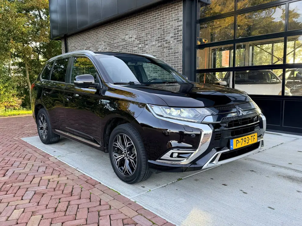 Mitsubishi Outlander 2.4 PHEV S-Edition uit 2019, foto 5