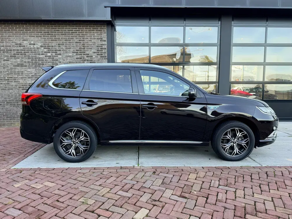 Mitsubishi Outlander 2.4 PHEV S-Edition uit 2019, foto 6