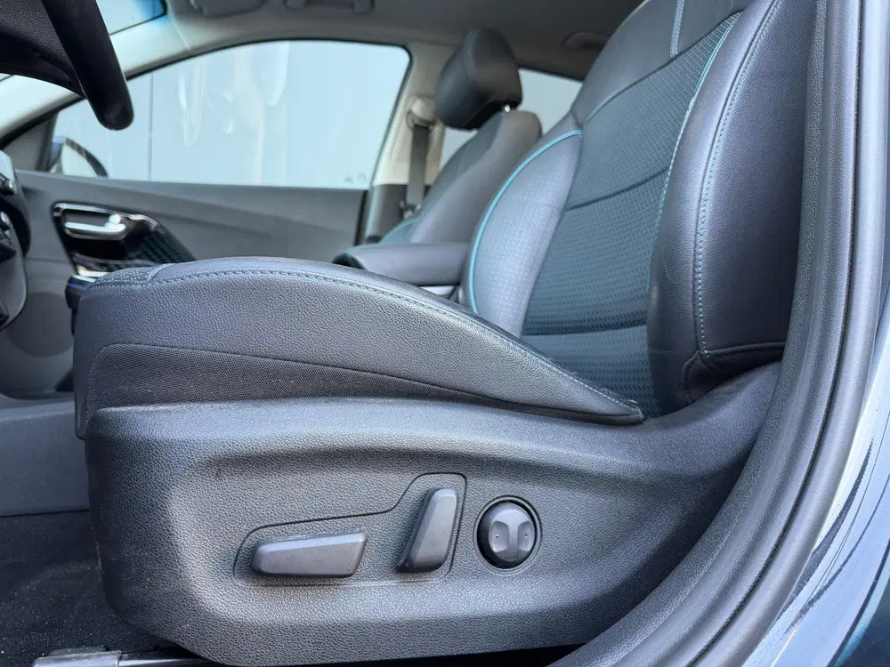 Kia Niro ExecutiveLine 64 kWh 17" uit 2021, foto 13