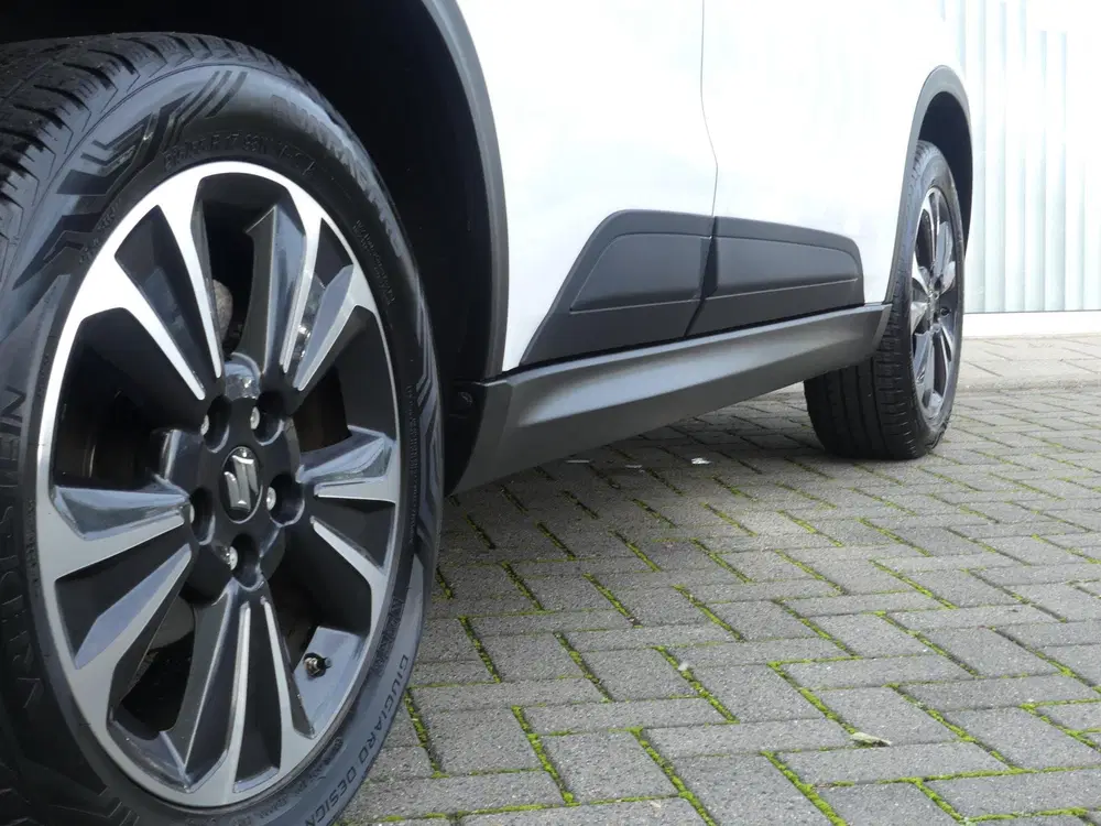 Suzuki Vitara 1.4 Boosterjet Style Smart Hybrid TREKHAAK uit 2020, foto 14