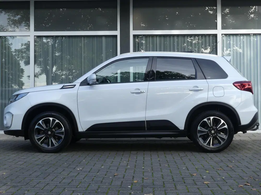 Suzuki Vitara 1.4 Boosterjet Style Smart Hybrid TREKHAAK uit 2020, foto 15
