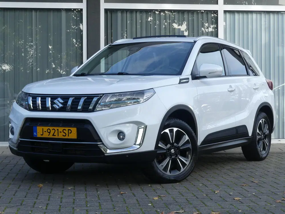 Suzuki Vitara 1.4 Boosterjet Style Smart Hybrid TREKHAAK uit 2020, foto 2
