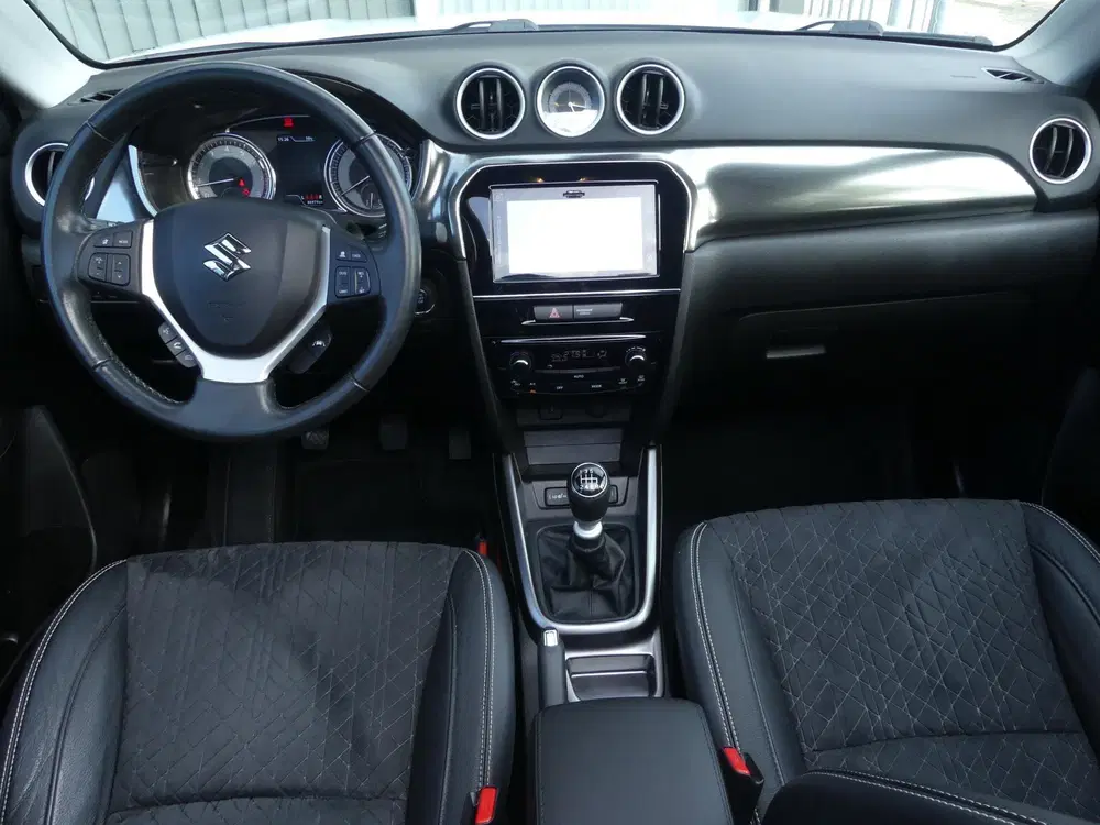 Suzuki Vitara 1.4 Boosterjet Style Smart Hybrid TREKHAAK uit 2020, foto 6