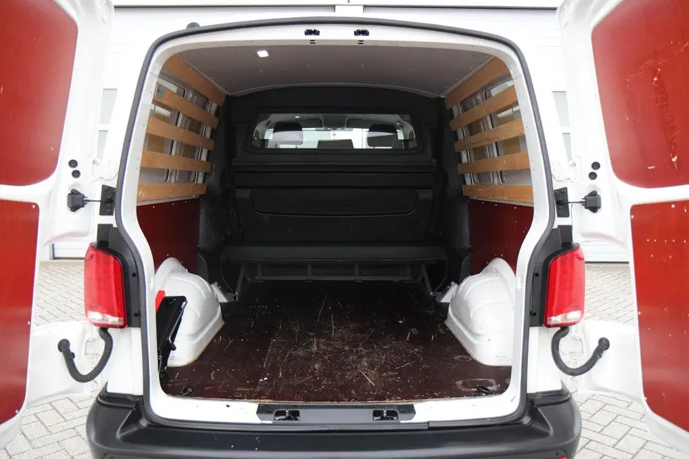 Volkswagen Transporter 2.0 TDI 110pk L2H1 30 DC uit 2020, foto 14