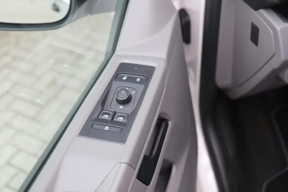 Volkswagen Transporter 2.0 TDI 110pk L2H1 30 DC uit 2020, foto 15