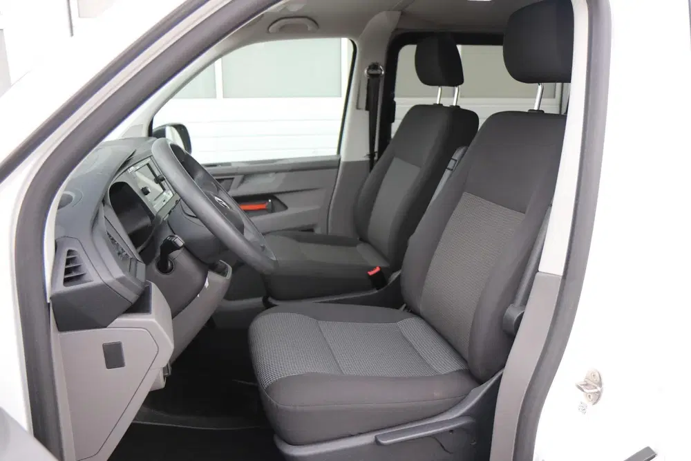 Volkswagen Transporter 2.0 TDI 110pk L2H1 30 DC uit 2020, foto 3