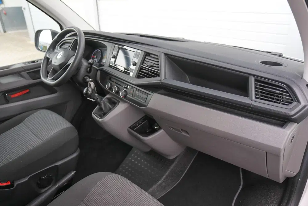 Volkswagen Transporter 2.0 TDI 110pk L2H1 30 DC uit 2020, foto 4