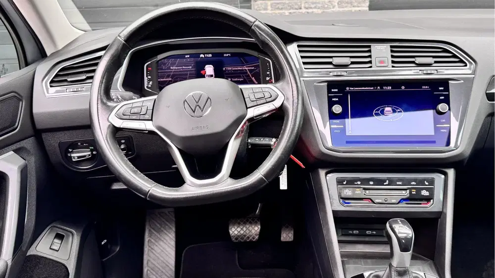 Volkswagen Tiguan 1.5 TSI R-Line Business+ DSG Panoramadak uit 2021, foto 10