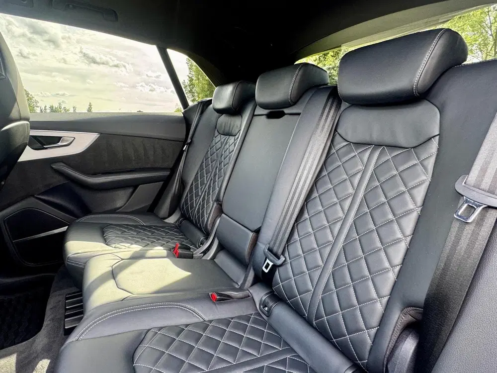 Audi Q8 55 TFSIe quattro S-Line uit 2021, foto 12
