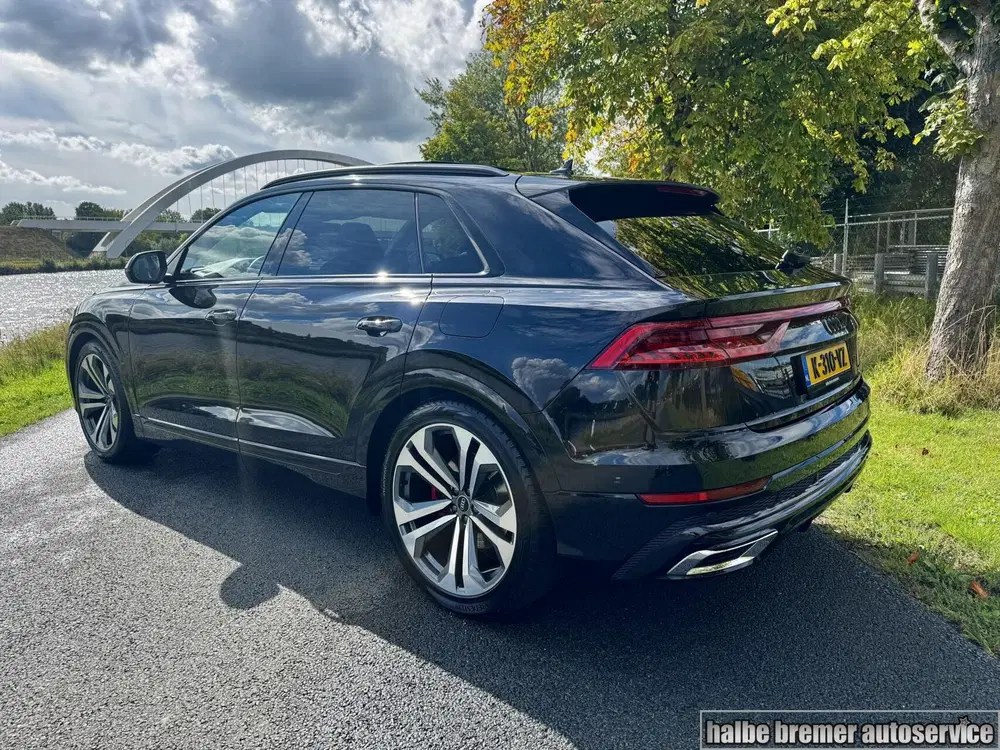 Audi Q8 55 TFSIe quattro S-Line uit 2021, foto 2