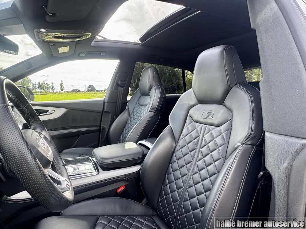 Audi Q8 55 TFSIe quattro S-Line uit 2021, foto 3