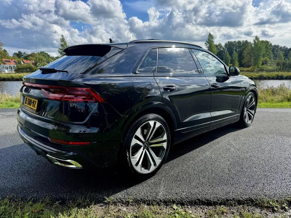 Audi Q8 55 TFSIe quattro S-Line uit 2021, foto 5