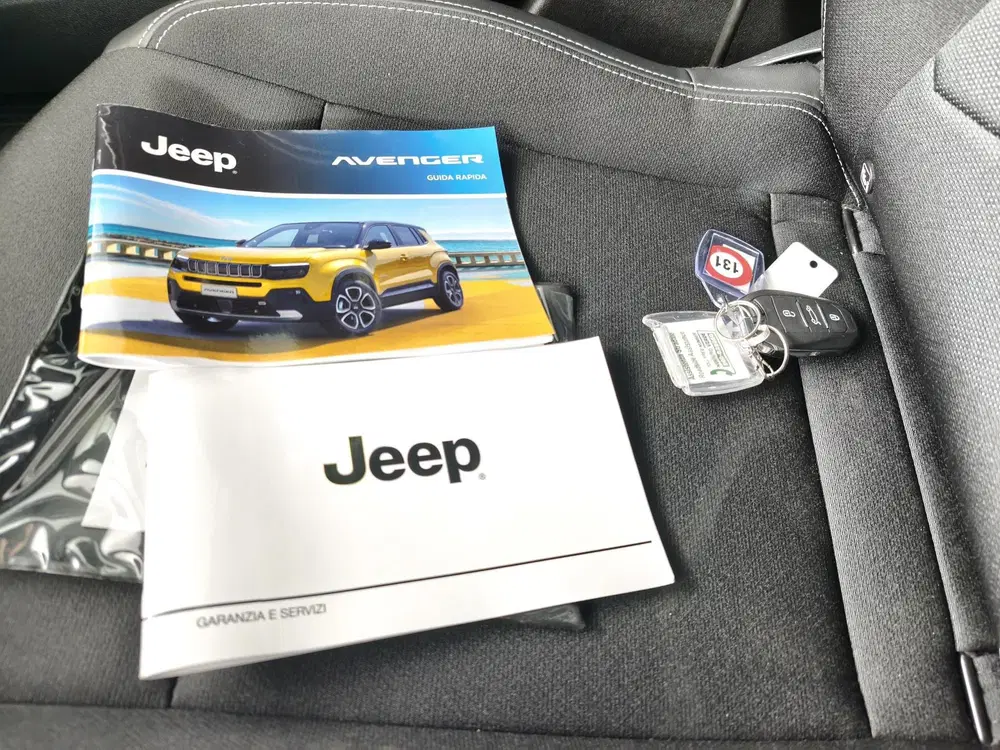 Jeep Avenger Summit 54 kWh uit 2025, foto 14