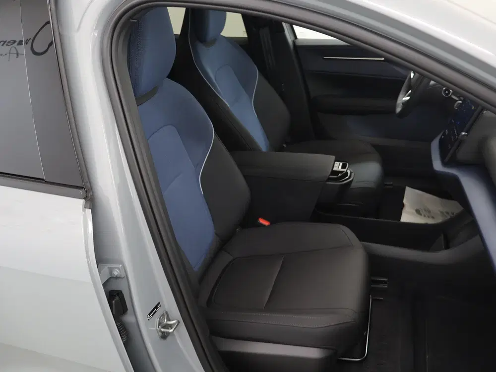 Volvo EX30 P5 Core 51 kWh uit 2024, foto 11