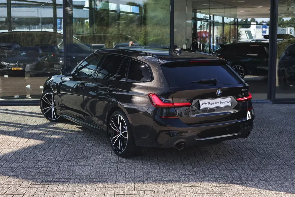 BMW 3-serie 330e High Executive M Sport Automaat uit 2021, foto 2