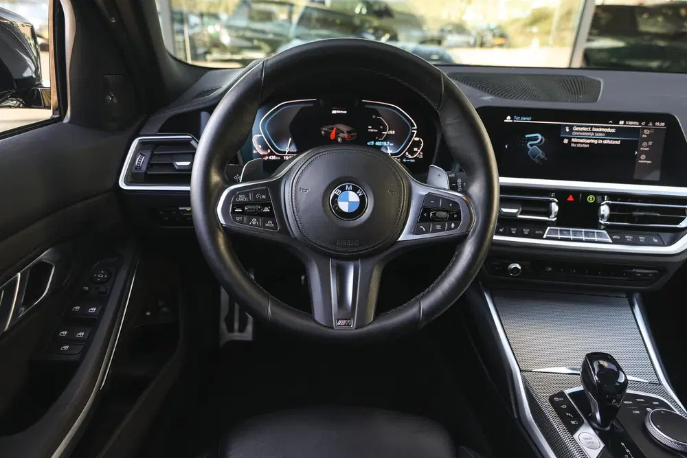 BMW 3-serie 330e High Executive M Sport Automaat uit 2021, foto 3