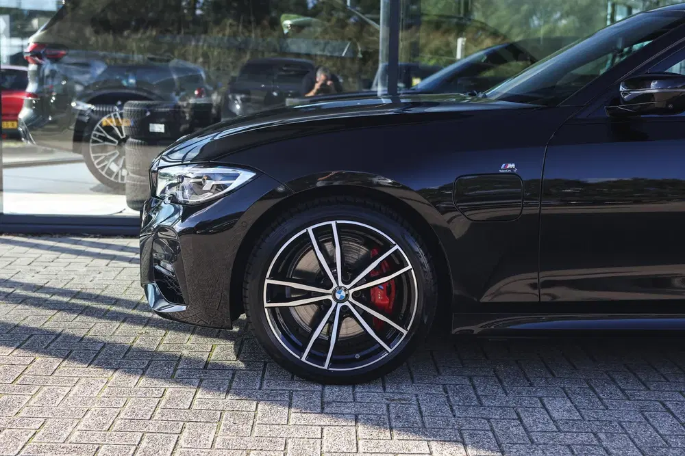 BMW 3-serie 330e High Executive M Sport Automaat uit 2021, foto 4