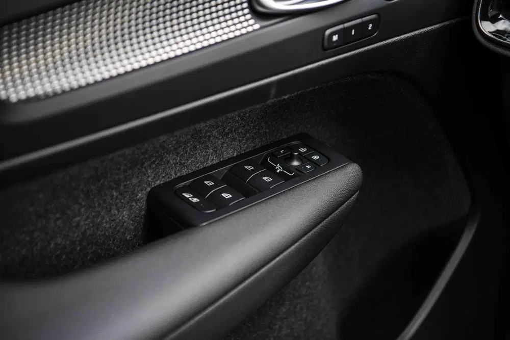 Volvo EX40 Single Motor Extended Range Ultra Black Ed uit 2026, foto 11