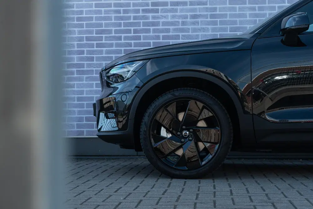 Volvo EX40 Single Motor Extended Range Ultra Black Ed uit 2026, foto 4