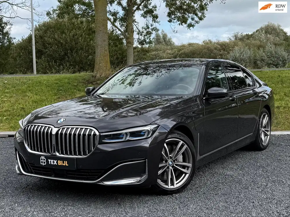BMW 7-serie 745e Pano uit 2020