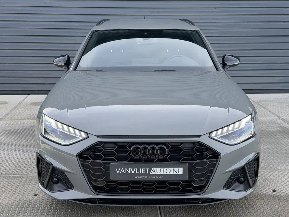 Audi A4 35 TFSI S edition Competition 150 PK uit 2022, foto 2