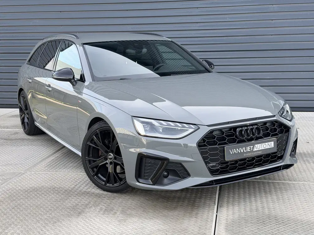 Audi A4 35 TFSI S edition Competition 150 PK uit 2022, foto 3