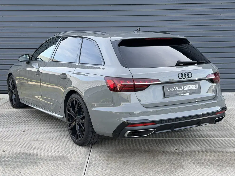 Audi A4 35 TFSI S edition Competition 150 PK uit 2022, foto 4