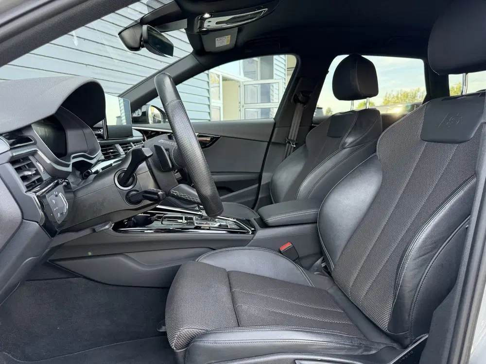 Audi A4 35 TFSI S edition Competition 150 PK uit 2022, foto 6