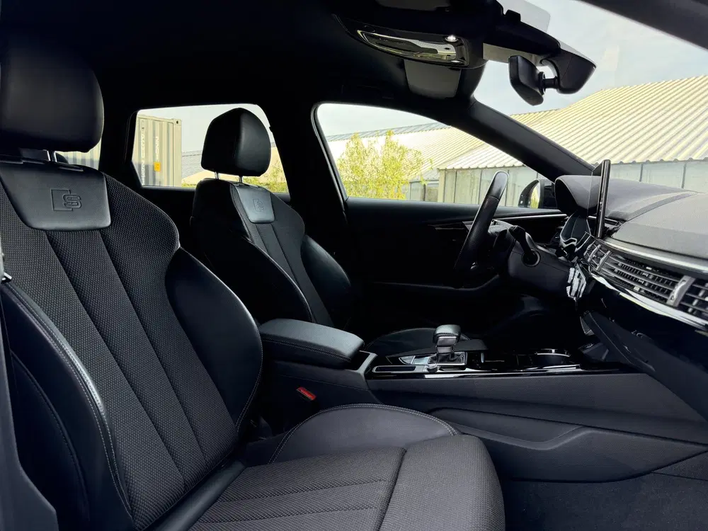 Audi A4 35 TFSI S edition Competition 150 PK uit 2022, foto 7
