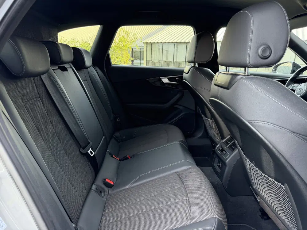 Audi A4 35 TFSI S edition Competition 150 PK uit 2022, foto 8