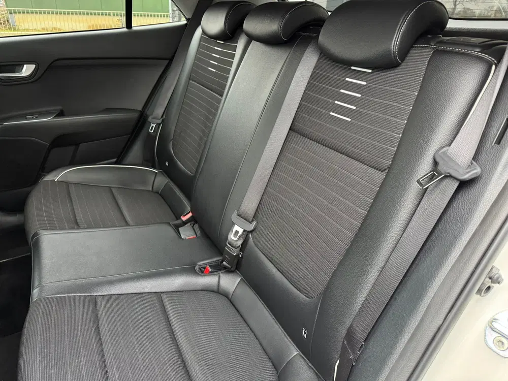 Kia Rio 1.0 T-GDI GT-Line Camera uit 2022, foto 14