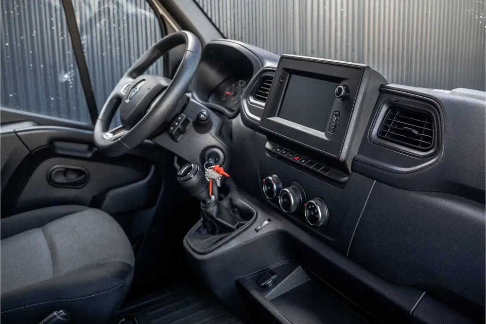 Renault Master 2.3dCi uit 2024, foto 2